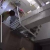В Махачкале школьник заметил в подъезде чужого котенка и ради забавы скинул его вниз с 3 этажа