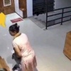 В Индии женщина подняла на подоконник маленького ребёнка, а тот встал,...
