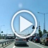 Огромная труба водовода не доехала до места ремонта в...