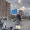 В Москве девушка избила мигранта-таксиста, который стал приставать к ней в машине