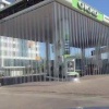 На автозаправках в Харькове устанавливают пластиковые ленточные шторы для защиты от дронов