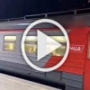 Парень залез на поезд и его ударило током.