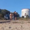 Во Владивостоке водитель прорвался на пляж, толкнул девушку на землю и устроил скандал