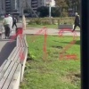 Неизвестный напал с ножом на девушку в Питере и скрылся — пострадавшая в реанимации, — СМИ.