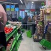 Покупатели избили продавца корзинами