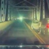 Американец эпично прыгнул с моста, пытаясь на машине уйти от полицейской погони.