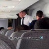 Художница из Москвы подарила стюарду его портрет — тот был искренне тронут....