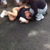В Китае жена избила и опозорила молодую любовницу мужа: она сорвала с соперницы трусы посреди улицы