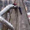 Опасные игры на детской площадке у дома 18/1 на Толубеевском проезде в Парнасе.