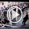 Штанга упала девушке на голову и зажала на лавке.