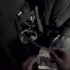 Московская бабушка-попрошайка собирает деньги якобы на лечение, но принимает только крупные купюры.