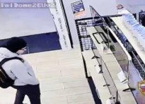 В Москве мужчина вынес электросамокат за 42 тысячи рублей из магазина, пока...