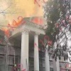 В московском районе Ясенево начался пожар в исторической усадьбе «Узкое»....