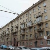 В Москве женщина выпала из окна, пытаясь покормить дворовую кошку.