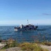 Судно с пассажирами встало на волнолом