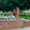 Цыгане устроили водные процедуры в фонтане на Снегирях Несколько мальчишек и...
