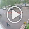 Мальчики угрожали ножом 6-летнему ребенку, чтобы забрать у него велосипед, но они убежали, как только увидели старушку.