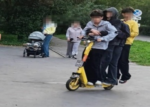 Из разряда «показалось» — на самокате нарушителей не трое, а четверо Очевидцы...