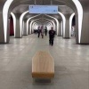Москвичей напугал новый дизайн лавочек в метро. В соцсетях необычные сиденья...