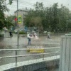 Потоки воды в Новосибирске настолько суровы, что смывает детей 🌇 Источник: ЧП...
