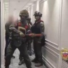 Силовики с кувалдой устроили «весёлый» сюрприз криптообменщикам в Москве