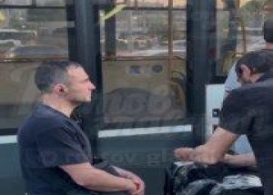Водитель автобуса оставил пассажиров на жаре ради намаза под кондиционером в Ростове-на-Дону