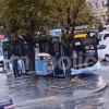 Пенсионерка вывалилась под колёса автобуса во Владивостоке, пытаясь запрыгнуть в салон