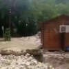 Мощнейший сель сошёл в Абхазии около озера Рица в самом туристическом месте региона — грязевой поток снёс машину и аттракцион «Тарзанка».