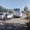 Автомобиль влетел в автобус в Анжеро-Судженске на остановке Куйбышева. О...