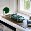 LEGO выпустила легендарный Jaguar E-Type. Конструктор получил мягкую крышу, детализированный двигатель, рабочее рулевое управление и даже набор инструментов в багажнике. Продажи стартуют уже завтра.