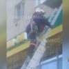 Новосибирец упал на козырек магазина на Забалуева