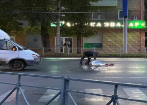 В Калининском районе грузовик сбил пенсионера на пешеходном переходе