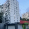 На Судостроительной улице трехлетний малыш выпал из окна с высоты третьего...