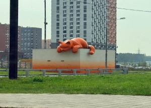 ЖК Саларьево Парк установили огромного рыжего кота Крыс он не ловит 🙄 🇷🇺...