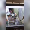 Вот так грузчик в магазине «Магнит» из Орла разгружает товар. Теперь понятно...