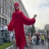 Огромный Петрушка прошёл по улицам Екатеринбурга: стартовал фестиваль «Петрушка Великий»
