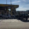 В Краснодаре мужчина попытался влезть без очереди на заправке, но попал под горячую руку возмущенных водителей