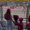 Фанат Ferrari сделал предложение девушке прямо на трибуне Гран-при Баку — встал на одно колено под рёв болидов Формулы-1. Но весь момент украла озвучка с фразой: «Ни*** себе я места выбрал».