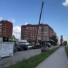 Бетонная плита упала на автомобиль на Выборной. Новосибирцу удалось снять...