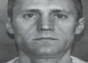 Пед*фила, издевавшегося над 11-летней девочкой, разыскивают в Хабаровском крае