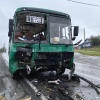 Водитель KIA выехал на встречную полосу и протаранил пассажирский автобус в Ревде
