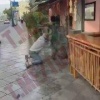 В Москве бухой неадекват мастурбировал на скульптуру Хатико и пытался засунуть ему член в рот.