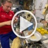 Космонавту из Назарово пришлось самому печь торт на...