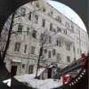На Татарской улице в Замоскворечье загорелась квартира на пятом этаже, и...