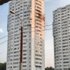 Беспилотник попал в многоэтажный дом в подмосковном Чехове во время атаки БПЛА