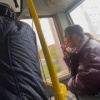 Женщина засунула руку в промежность и облизала палец — такой треш засняла девушка в в атобусе Казани.