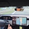 Tesla Model S Plaid устроили максимально жёсткий краш-тест — на скорости около 285 км/ч у машины лопнула шина.