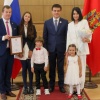 Депутат из Железногорска Роман Беллер, пойманный пьяным за рулём с детьми, победил в конкурсе «Семья года».