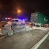 В Новосибирске легковая воткнулась в стоящий прицеп и загорелась Погиб...