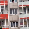 Маленький мальчик чуть не выпал из окна в Красноярске Ребенка в открытом окне...